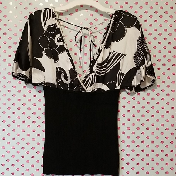 Bebe, womans M, dreas top, EUC - Picture 2 of 8